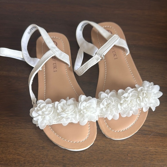 Other - White Floral Kids Sandals
